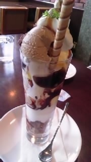 エスプレッソとチョコブラウニーのパフェ