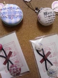 マカロンケースとくるみボタン