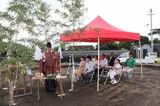 上別府様の地鎮祭がありました^^