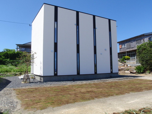 casa　cube　芝生を追加