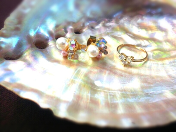 フェミニンなアクセサリー入荷