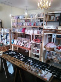 出店者のご紹介【WISTARIA LASE】 出店者のご紹介【WISTARIA LASE】