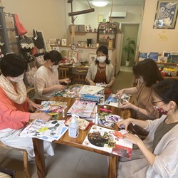 コラージュ・カラーセラピー