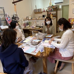 コラージュ・カラーセラピー