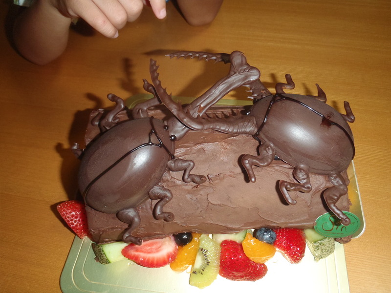 買っちゃったカブトムシ♪食べちゃった☆ケーキハウスシン