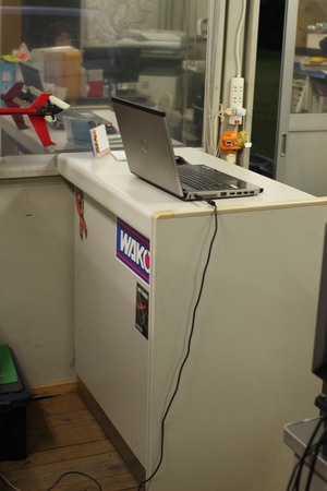 仕事用の机を変えました。