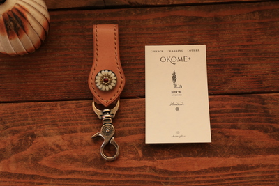 Brave Leather × OKOME+　コラボ作品。『ベルトループ 』と『ペンホルダー(1本挿し)』