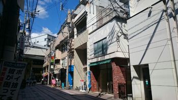 GINZA 通りではない、GONZA 通り GINZA 通りではない、GONZA 通り