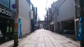 GINZA 通りではない、GONZA 通り GINZA 通りではない、GONZA 通り