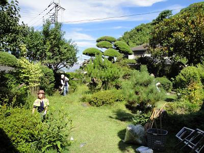 小松帯刀別邸跡を清掃しました。