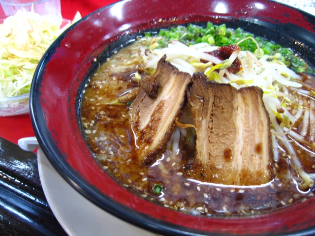 ラーメン家コラボ麺!黒とんこつラーメン ～アイアイラーメン
