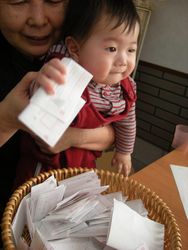 汗まみれの抽選会結果発表
