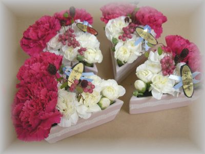 お花のケーキをどうぞ・・・