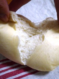 チリコンカン。ハイジの白パン。