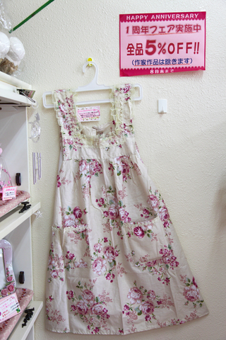 バラ柄エプロン☆入荷です バラ柄エプロン☆入荷です
