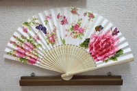 世界で一つだけの贈り物に。ハンドメイド扇子・ナプキンデコ