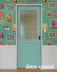 色彩豊かな無垢ドア「ピノアースオーダーペイントドア」・・・