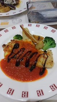 パン食べ放題のランチ