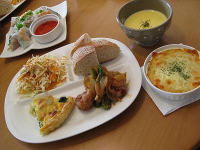 持ち寄りランチ