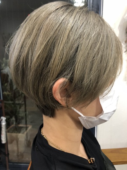 ハイトーンのグレイカラー