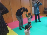 11/27 こだまの森・・・小さなごっこあそびや色あそびを楽しみました