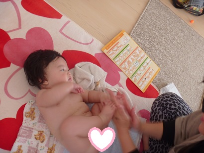 ベビーマッサージレッスンはこんな感じです～背中・おしり中心～