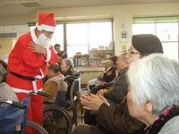 特老（ケアガーデンてらやま）のクリスマス会に参加しました。