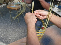 いろりの里で、竹細工の実演指導のイベントがありました。