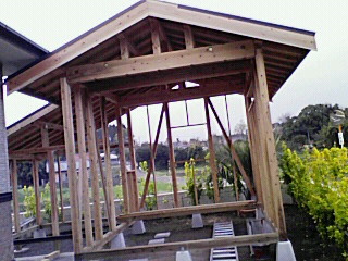 頑張って建築中