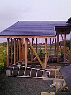 頑張って建築中