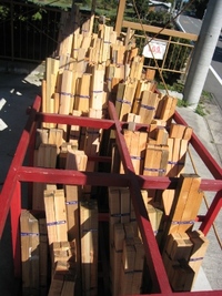 木材の100円無人売り場