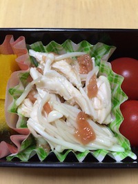 今週のお弁当「ささみの梅肉和え」