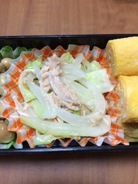 今週のお弁当「キャベツとツナのサラダ」