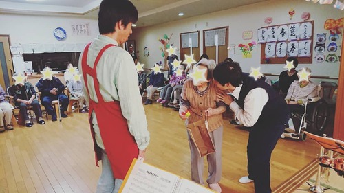 5/19 グループホームにて母の日父の日会♪ 5/19 グループホームにて母の日父の日会♪