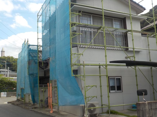 鹿児島市内で屋根葺替工事その１　足場設置・解体作業