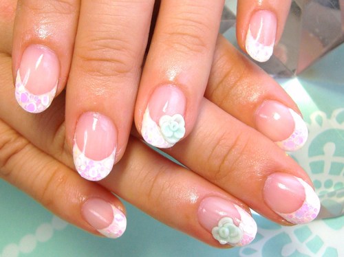 白フレ×キラキラNail