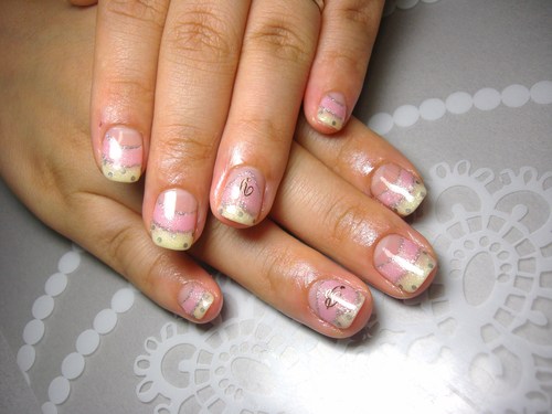ドット×イニシャルNail