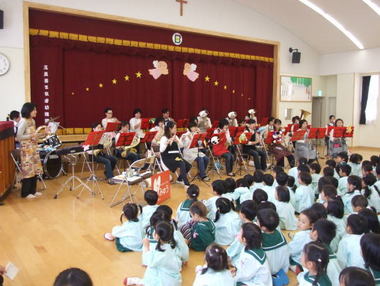 幼稚園でのコンサート♪