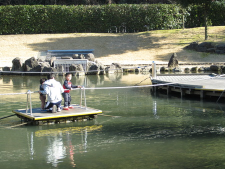 水ぬるむ