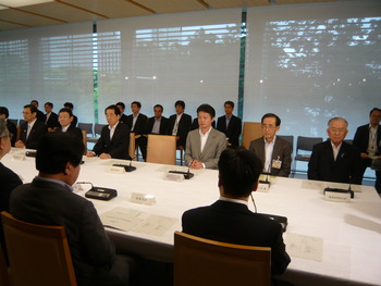 月例経済報告等に関する関係閣僚会議に出席しました