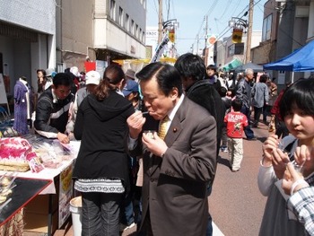 春の陽気のなか加治木の初市へ