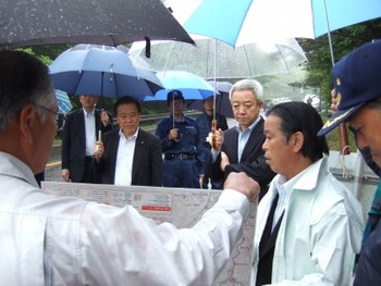 松本防災担当大臣、霧島新燃岳噴火対策視察