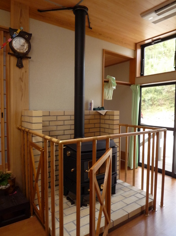 グループホームに蒔ストーブを取付けました。