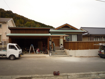Ｙ邸　車庫・外構工事　急ピッチです。