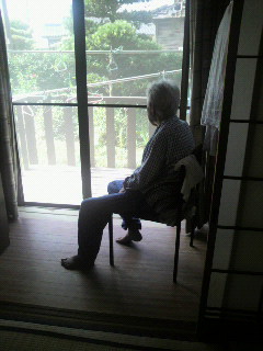 ９４歳のばぁちゃんが。