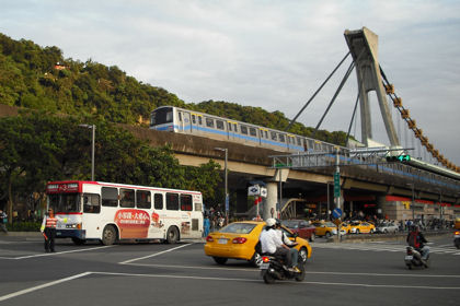 剣澤駅前スクランブル交差点