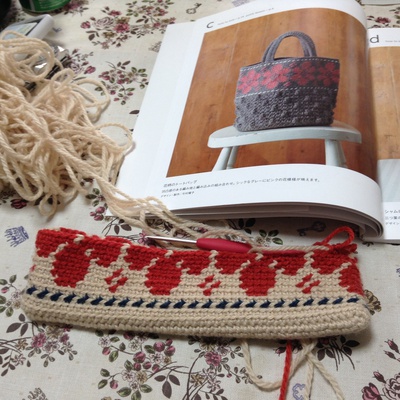 かぎ針編み Reoreo07 かぎ針編み またまた花柄模様の編み込みバッグ