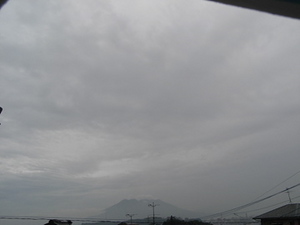 雨の桜島