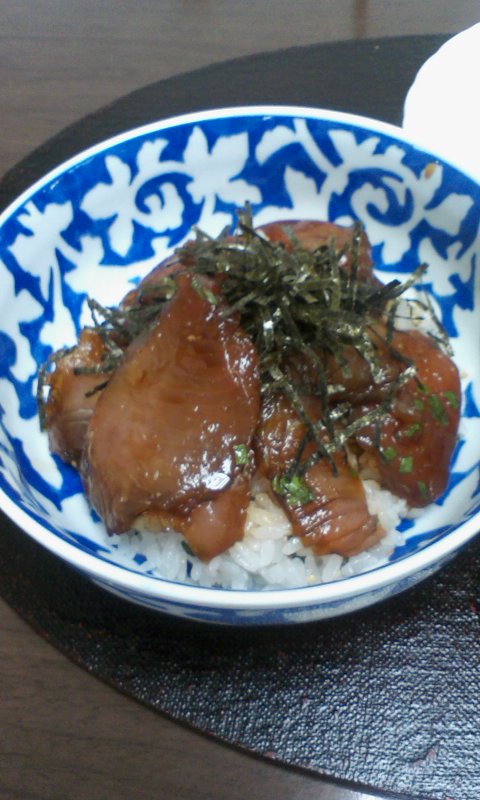 社員食堂で漬け丼