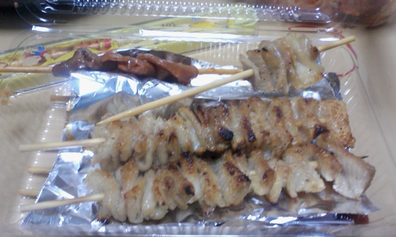 焼き鳥を食べる12.5代目